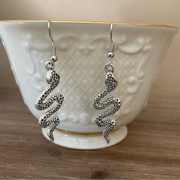 New Silver Tone Serpent Punk Goth Rock Dangle Earrings - Picture 4 of 5